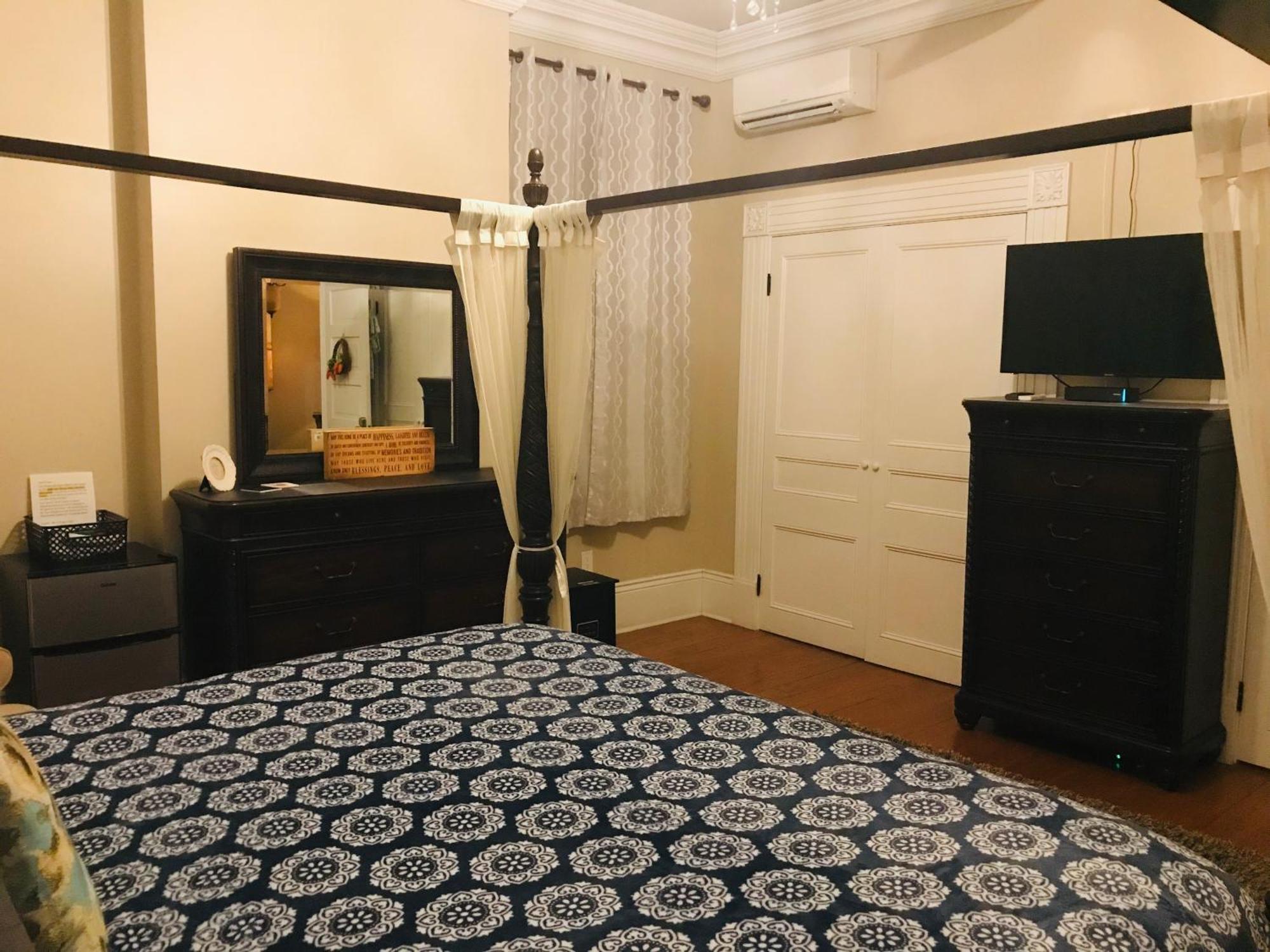 Wg Creole House 1850 Hotel Ню Орлиънс Стая снимка